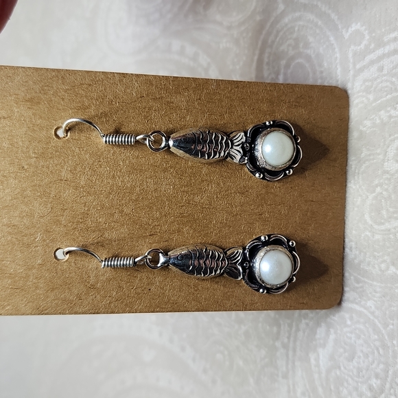 NEW!!! Silver toned fish and pearl earrings. Christian. PEARLCORE! - Picture 3 of 4